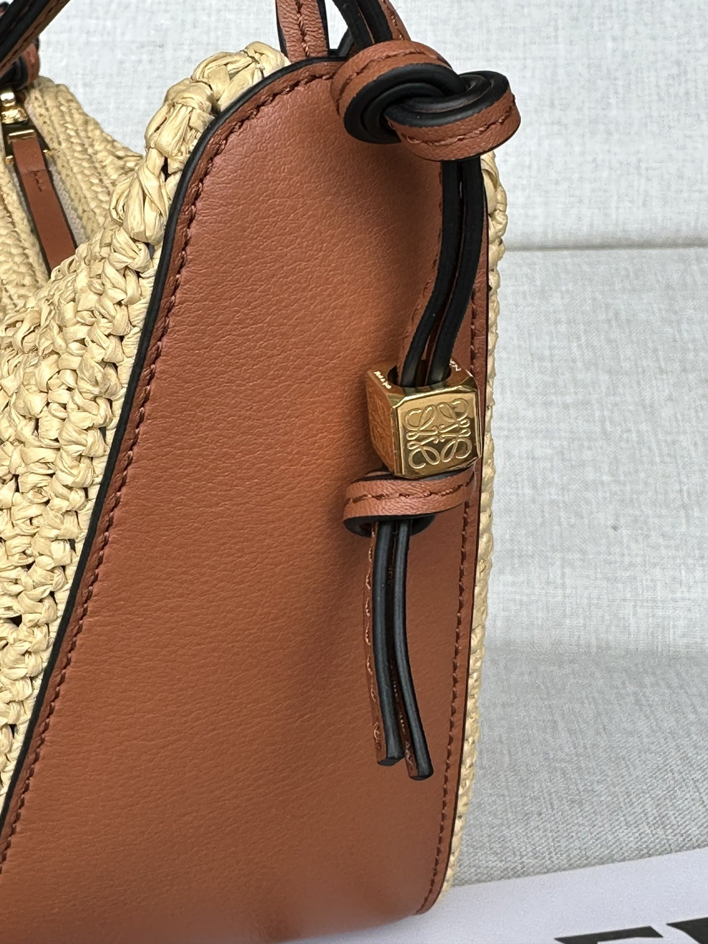 LOEWE Mini Hammock Hobo in raffia and calfskin 28x17x9.5cm