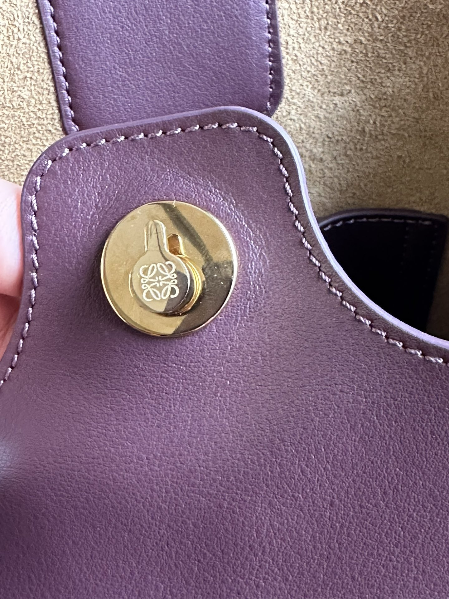 LOEWE Medium Pebble bucket in mellow calfskin 24.5x23.5x28cm