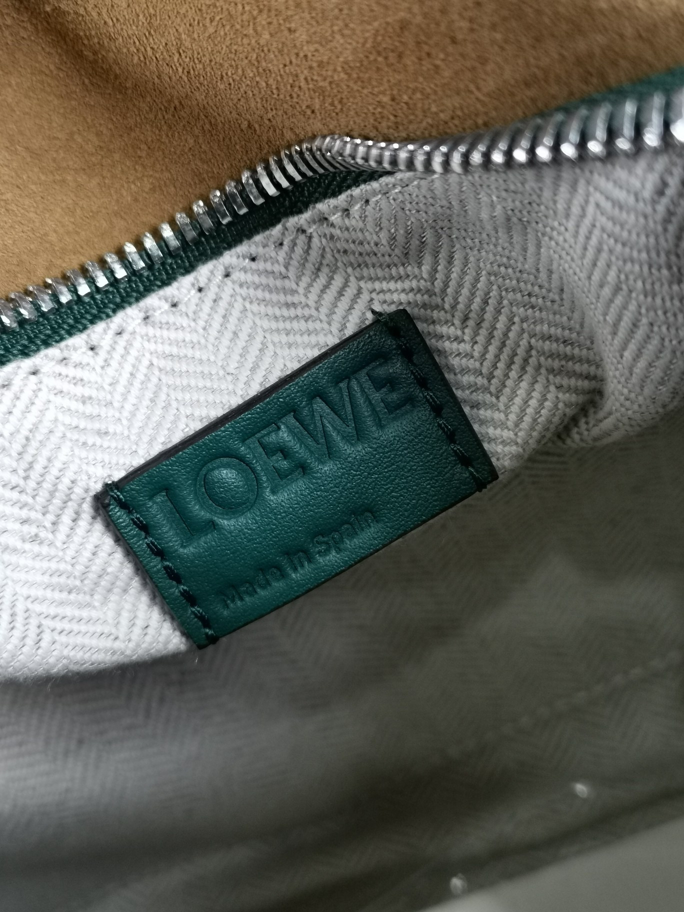 LOEWE Small Puzzle bag in classic calfskin 24x10.5x16.5cm