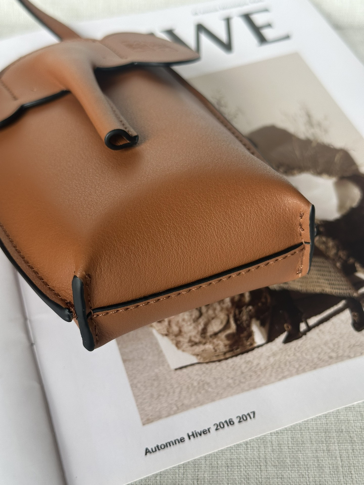 LOEWE Elephant Pocket in classic calfskin 18x8x4cm