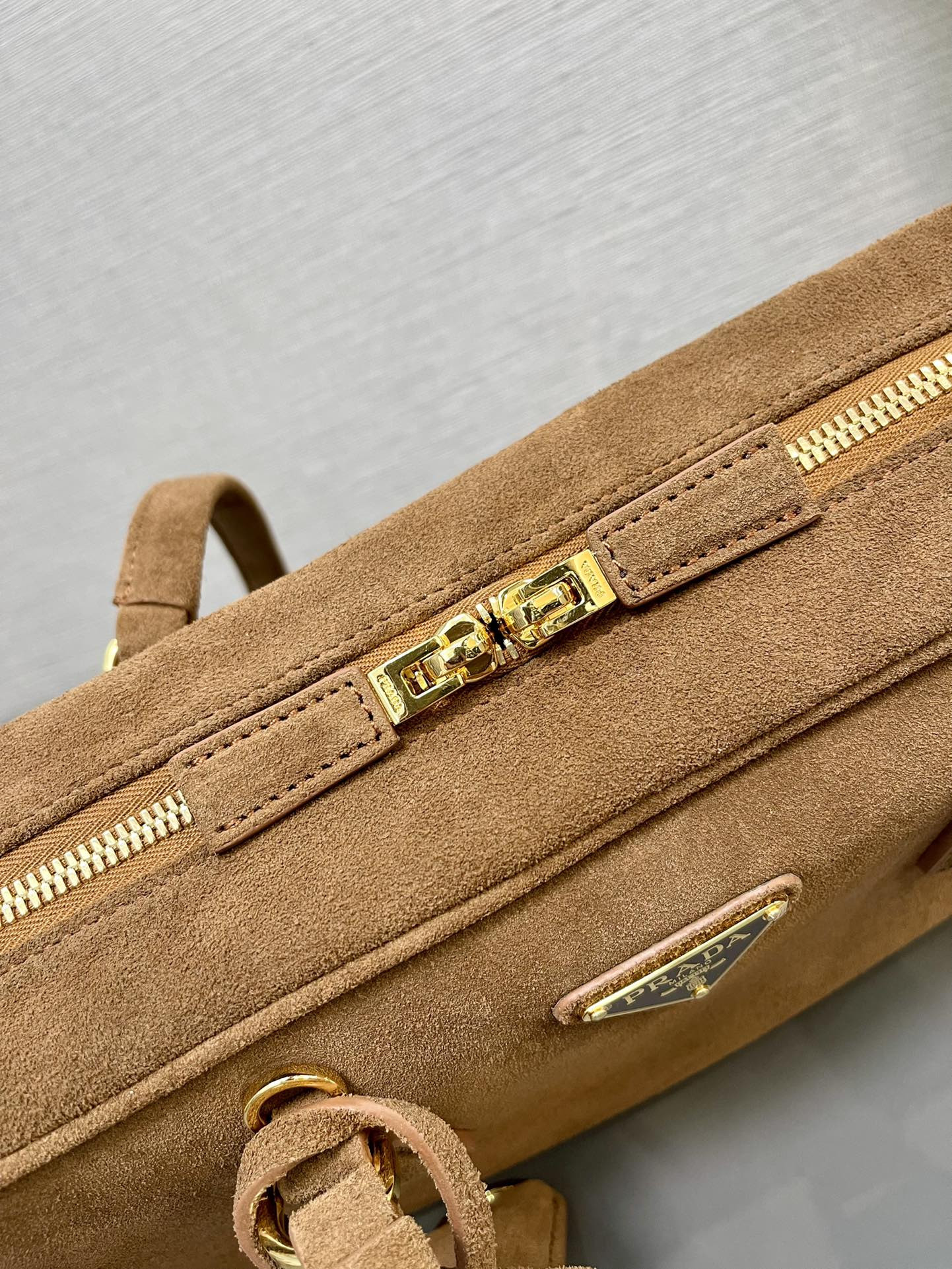 Prada Re-Edition 1978 handle bag  30x14x8.5cm