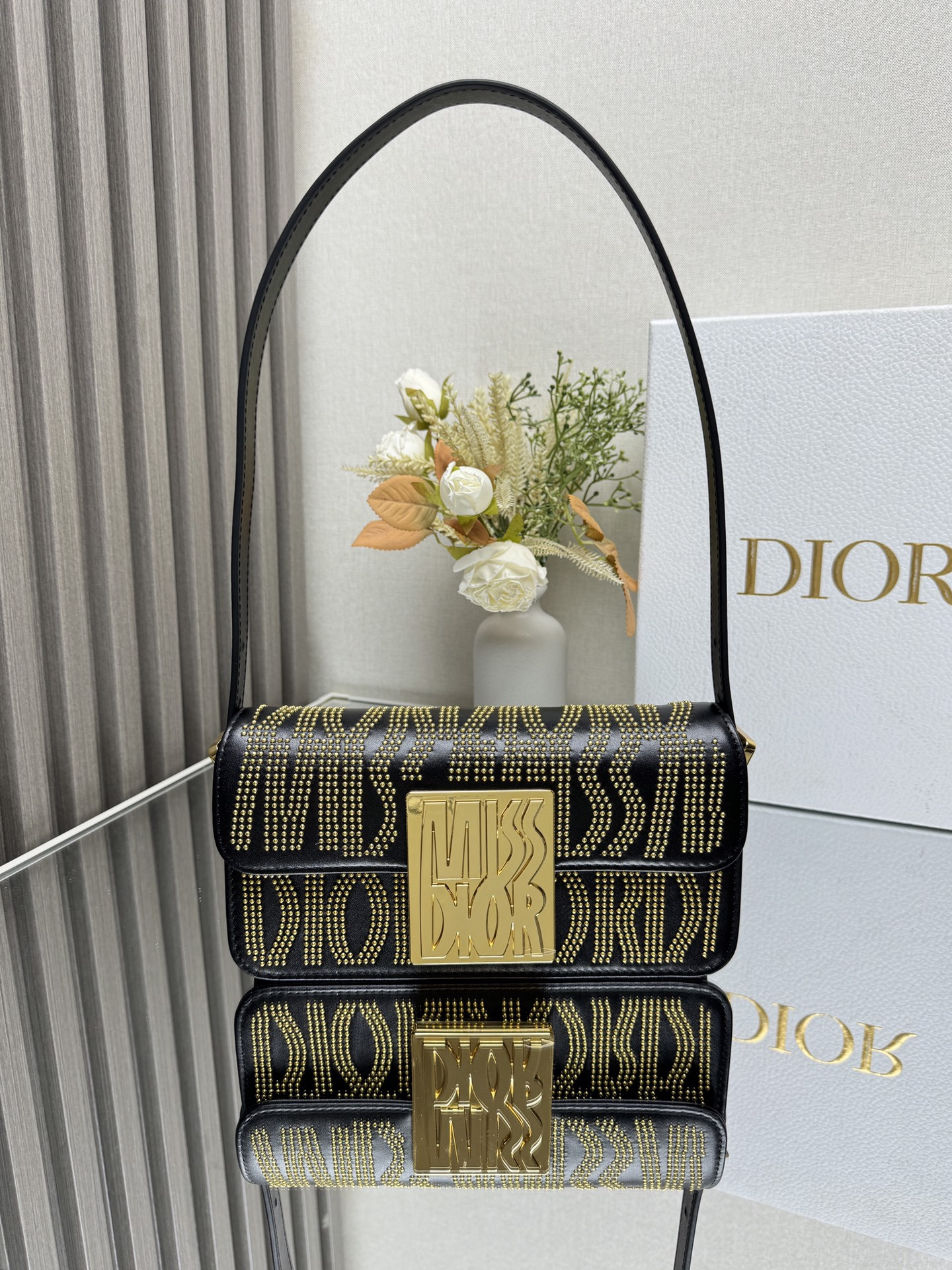Dior Miss Dior flap bag 22 x 11 x 6 cm