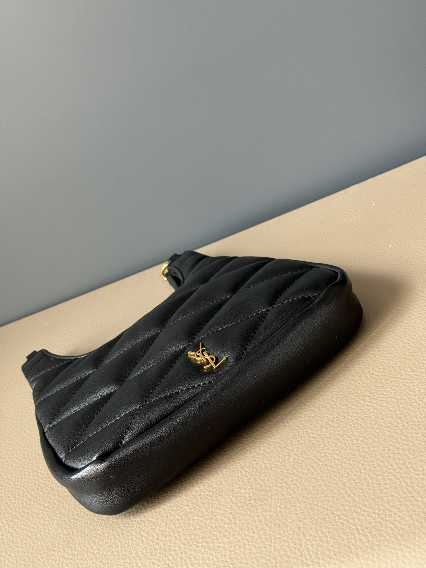 YSL SADE hobo in lambskin 19 X 21 X 4 CM