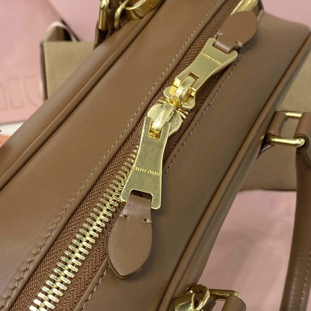 Miu Miu Arcadie leather bag  12x27x9cm