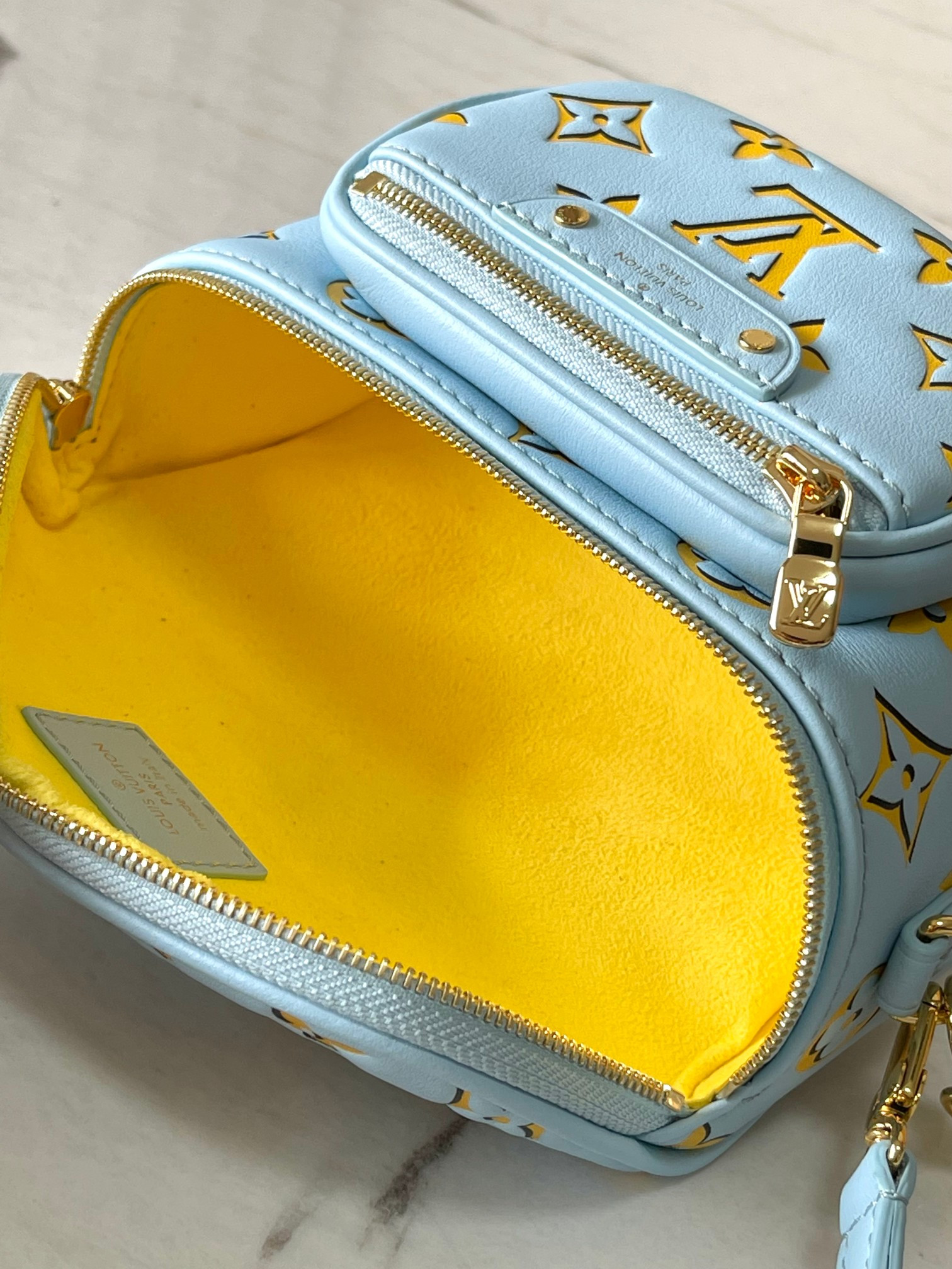 LV Mini Bumbag M83694 17x12x9.5cm