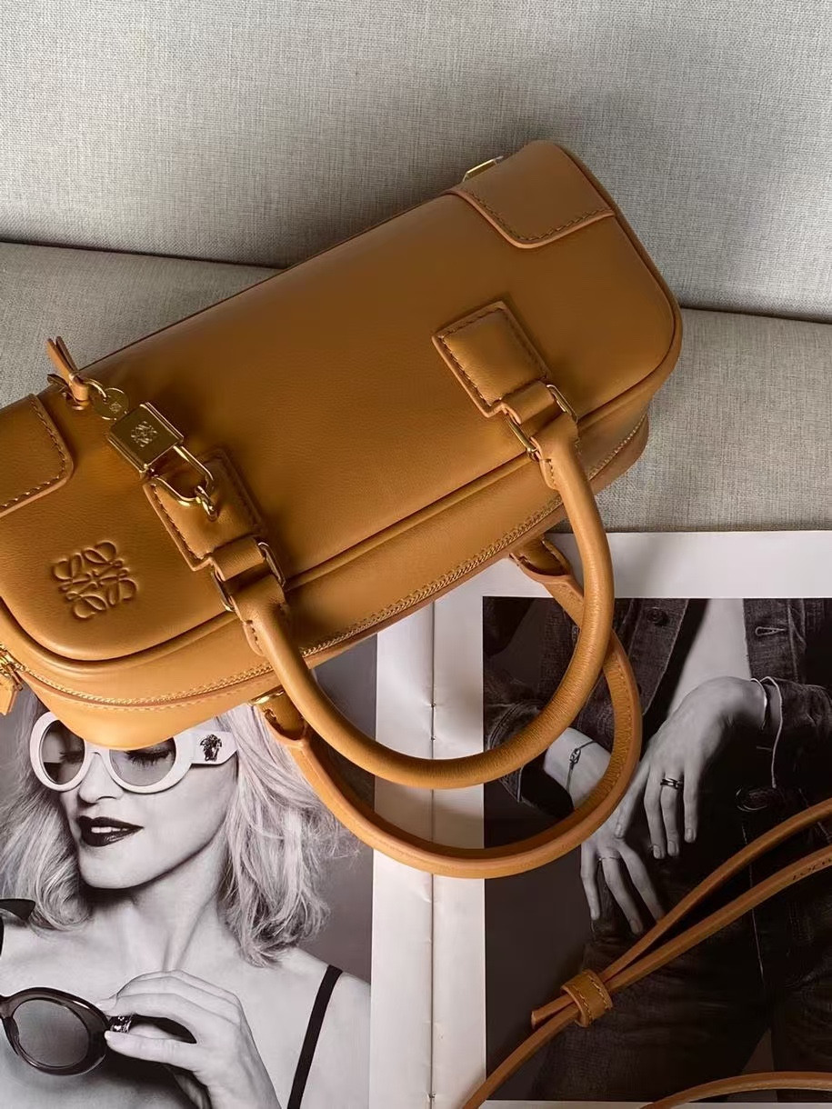 Loewe Amazona 23 Cropped bag in nappa calfskin 23x11x10cm