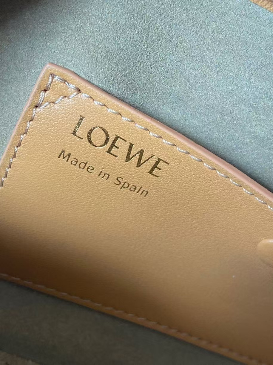 Loewe Amazona 23 Cropped bag in nappa calfskin 23x11x10cm