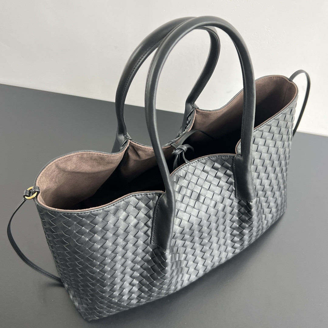 Bottega Veneta Pinacoteca Reversible tote bag in Intrecciato silky calf leather 23x43x14.5cm (Without packaging)