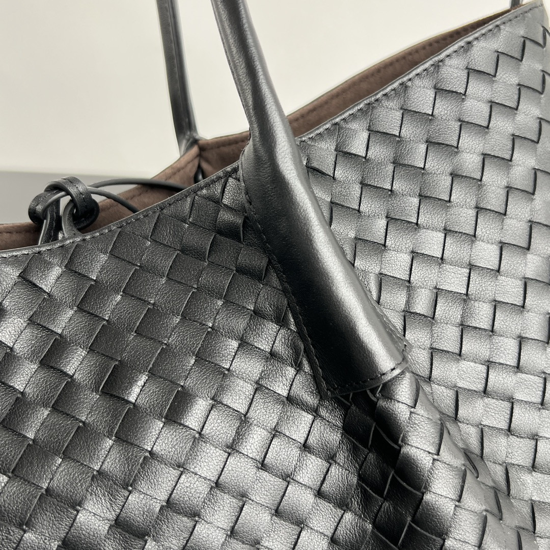Bottega Veneta Pinacoteca Reversible tote bag in Intrecciato silky calf leather 23x43x14.5cm (Without packaging)