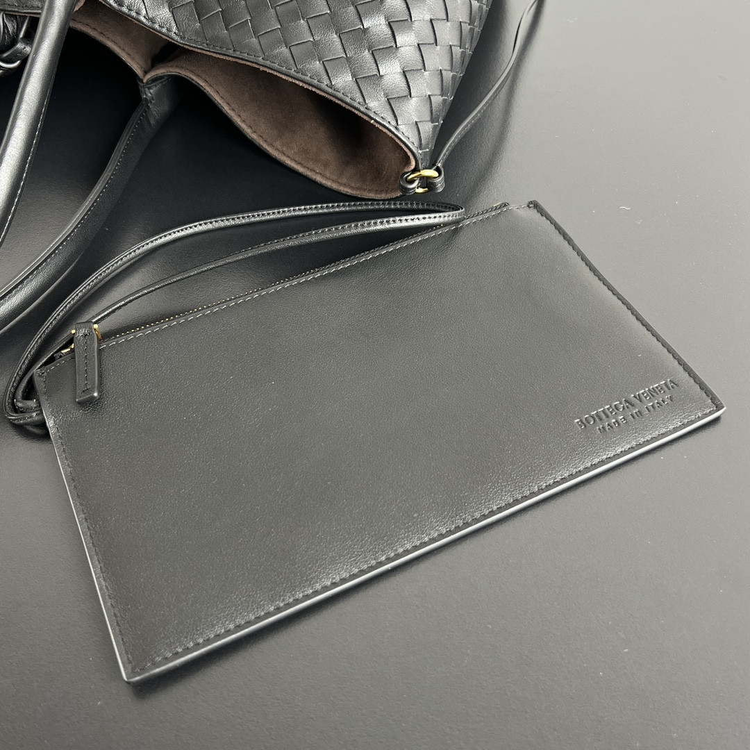 Bottega Veneta Pinacoteca Reversible tote bag in Intrecciato silky calf leather 23x43x14.5cm (Without packaging)