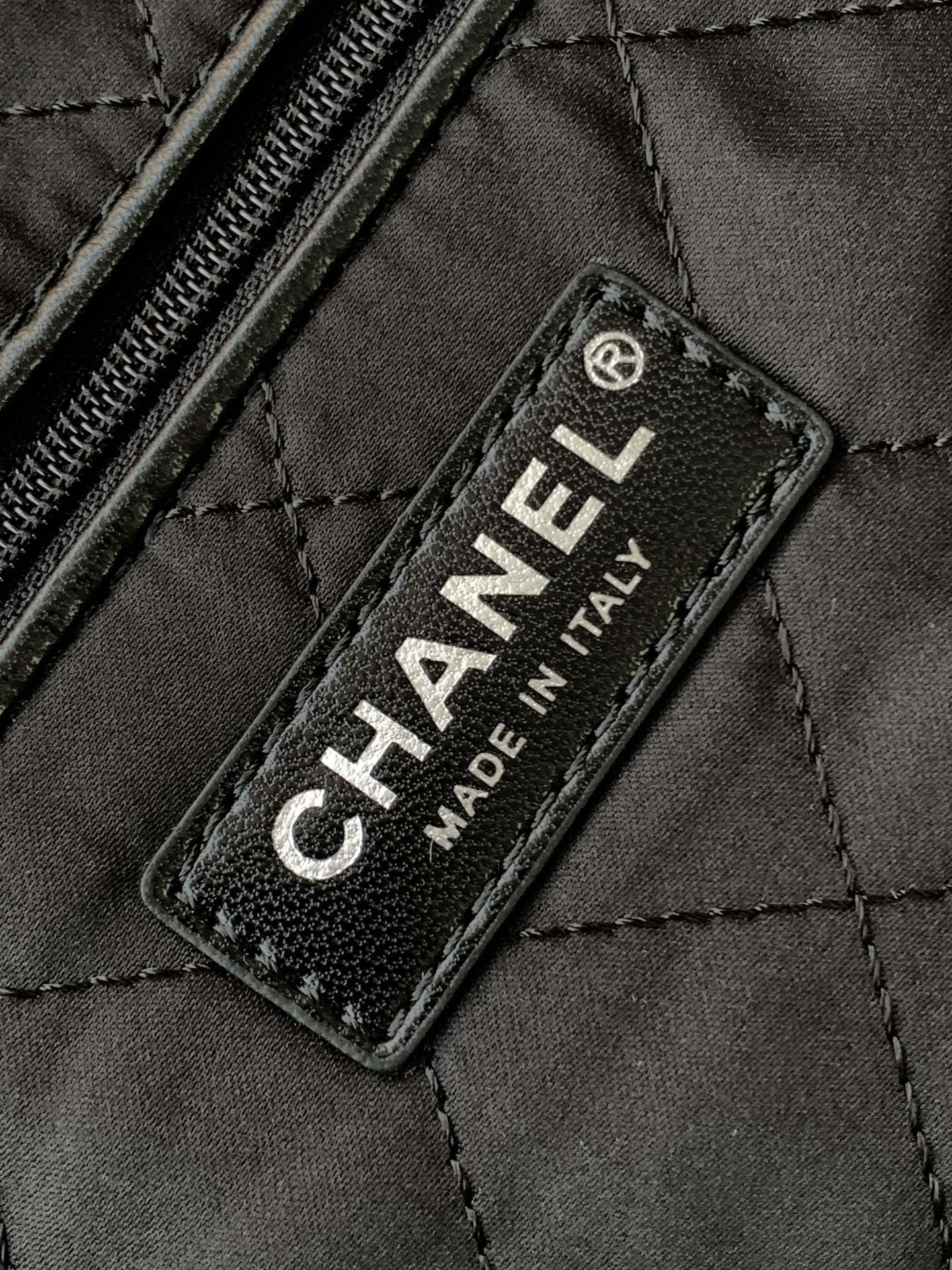 CHANEL 22 HANDBAG 39×42×8cm