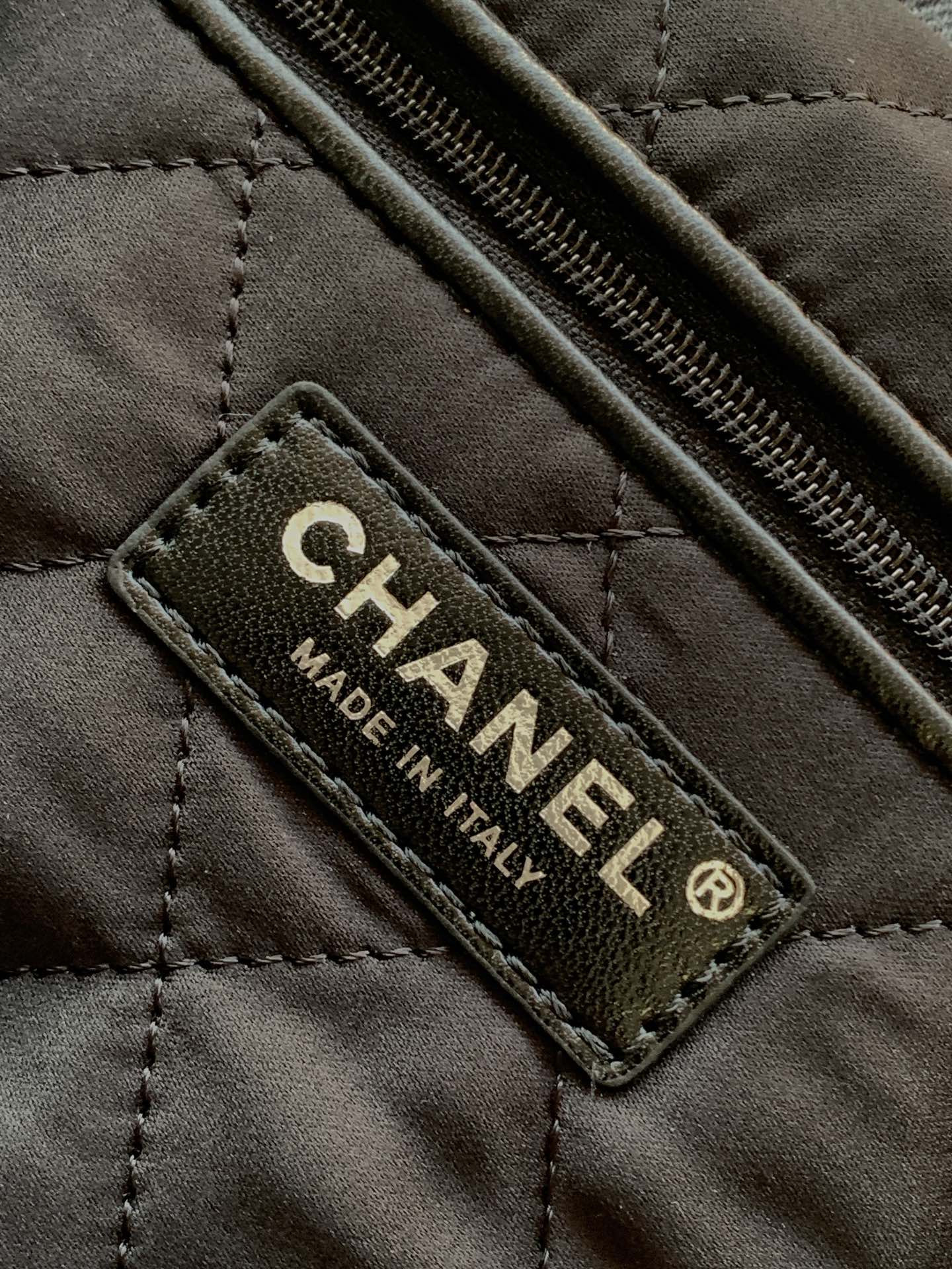 CHANEL 22 HANDBAG 35×37×7cm