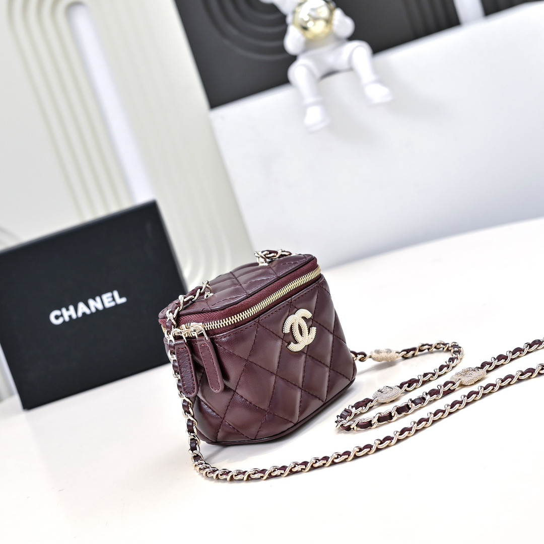CHANEL Small Vanity with Chain 8.5x11x7cm