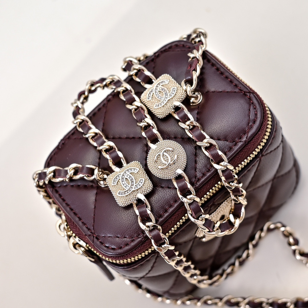 CHANEL Small Vanity with Chain 8.5x11x7cm