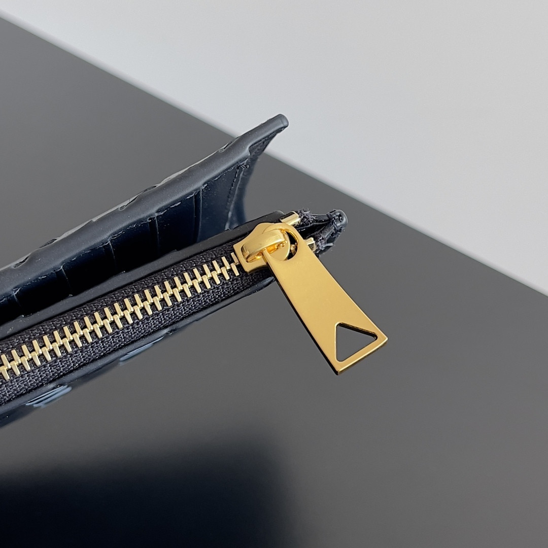 Bottega Veneta Medium Intrecciato Bi-Fold Zip Wallet 14.5x9.3x2cm