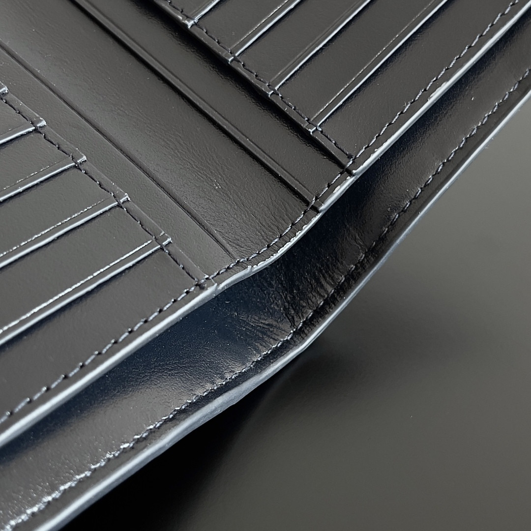 Bottega Veneta Medium Intrecciato Bi-Fold Zip Wallet 14.5x9.3x2cm