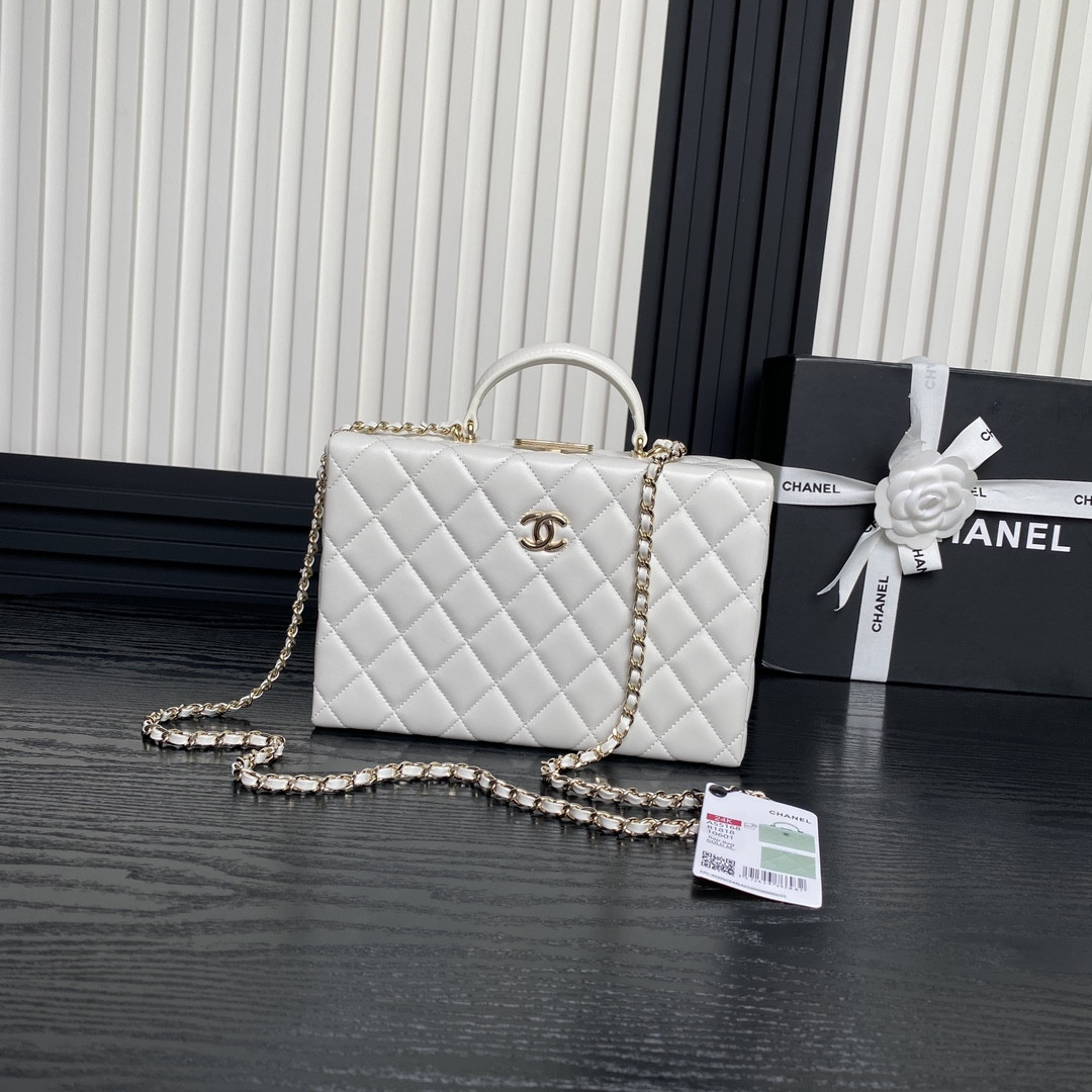 Chanel Box bag 15x22x7.5cm