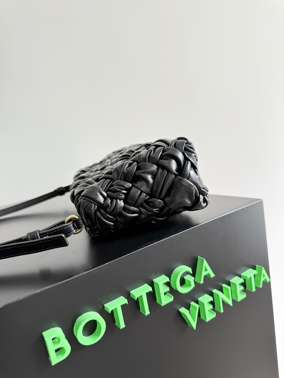 Bottega Veneta Kalimero cha cha 28.5x15x6cm 785780