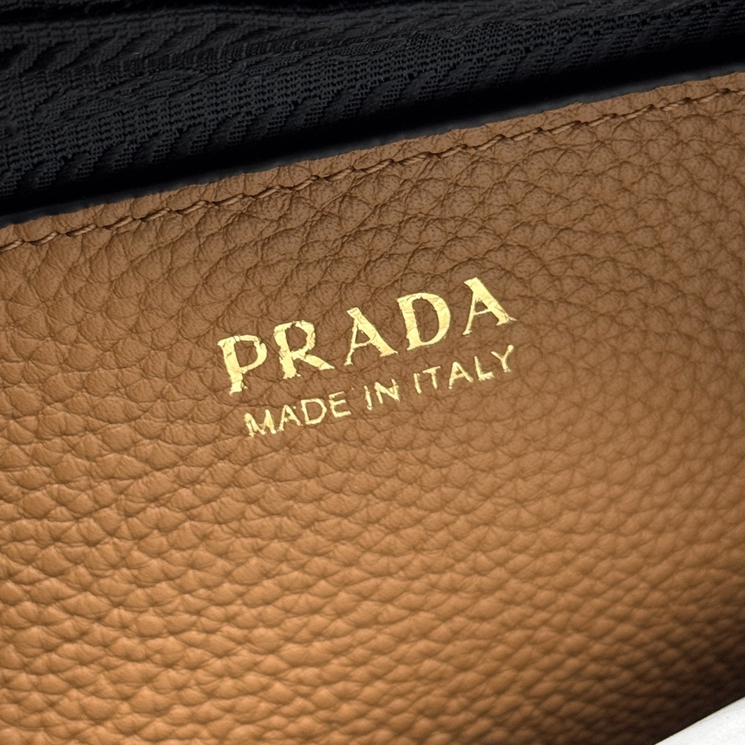 Prada Small shoulder bag in Vitello Dino soft leather 22x14.5x8.5cm