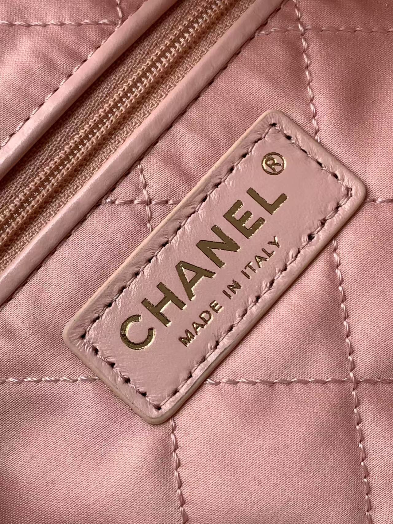 CHANEL 22 HANDBAG AS3261 39×42×8 cm