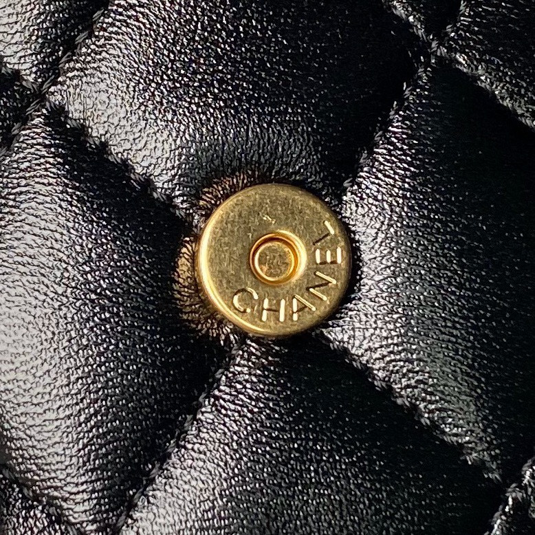 Chanel 24A Messenger Bag AS4993 14.5x24x6.5cm