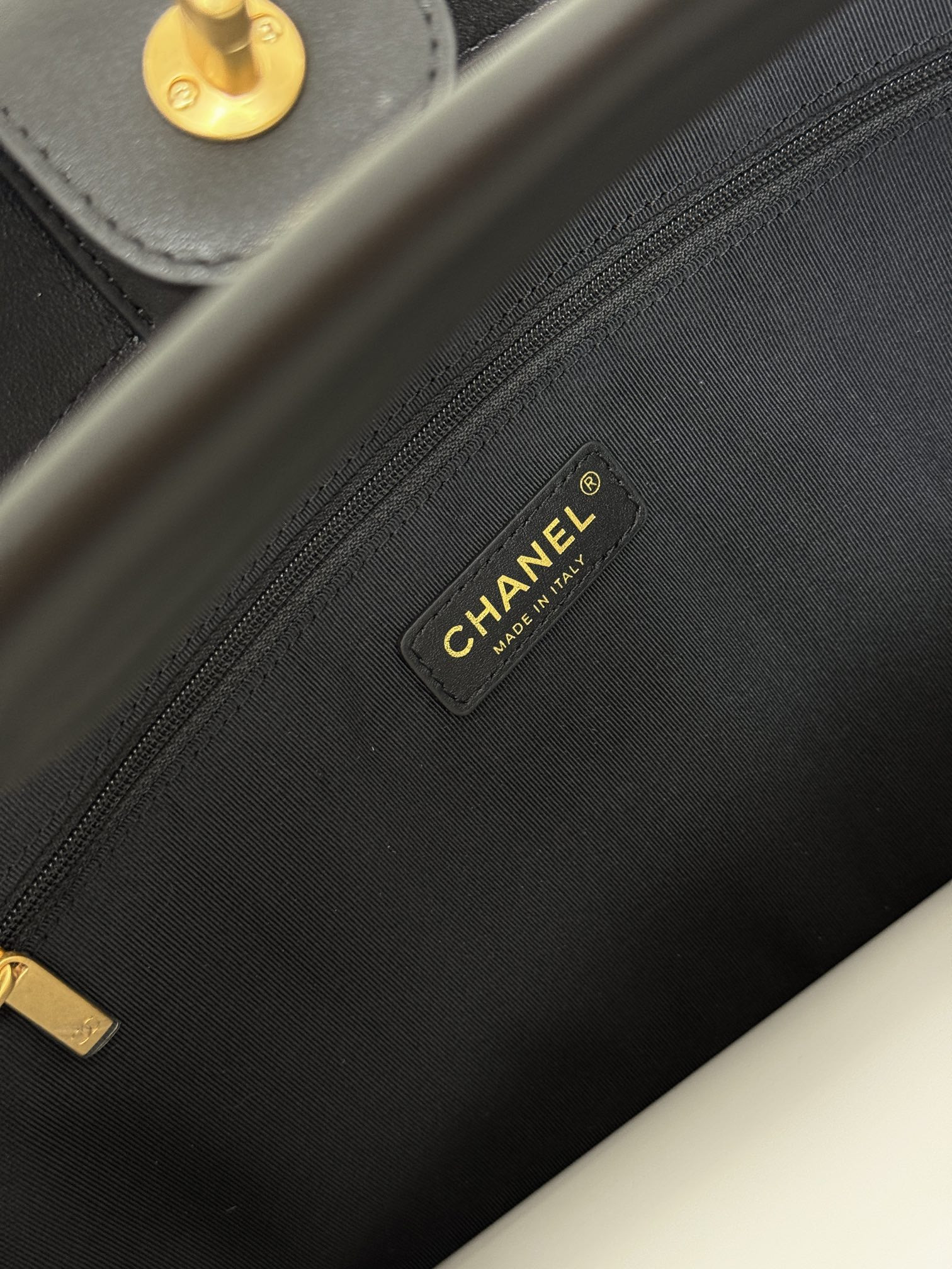 Chanel Small Shopping Bag AS5634 24x36x14cm