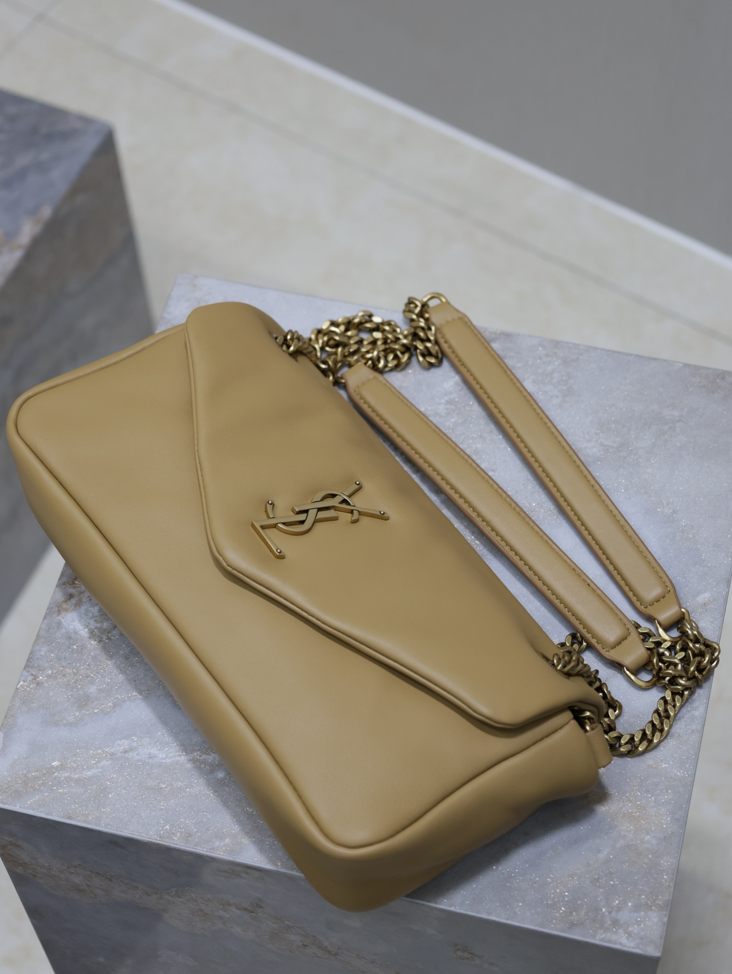 YSL CALYPSO small in plunged lambskin 26x14x7cm