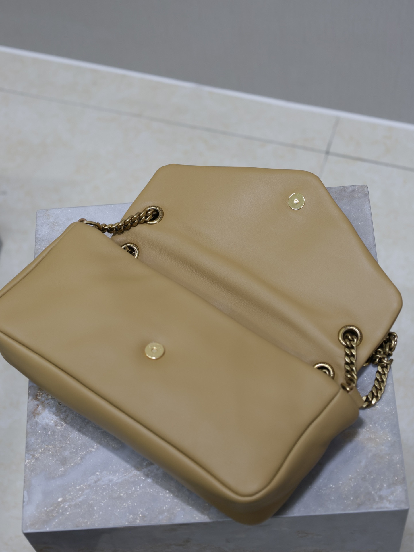 YSL CALYPSO small in plunged lambskin 26x14x7cm