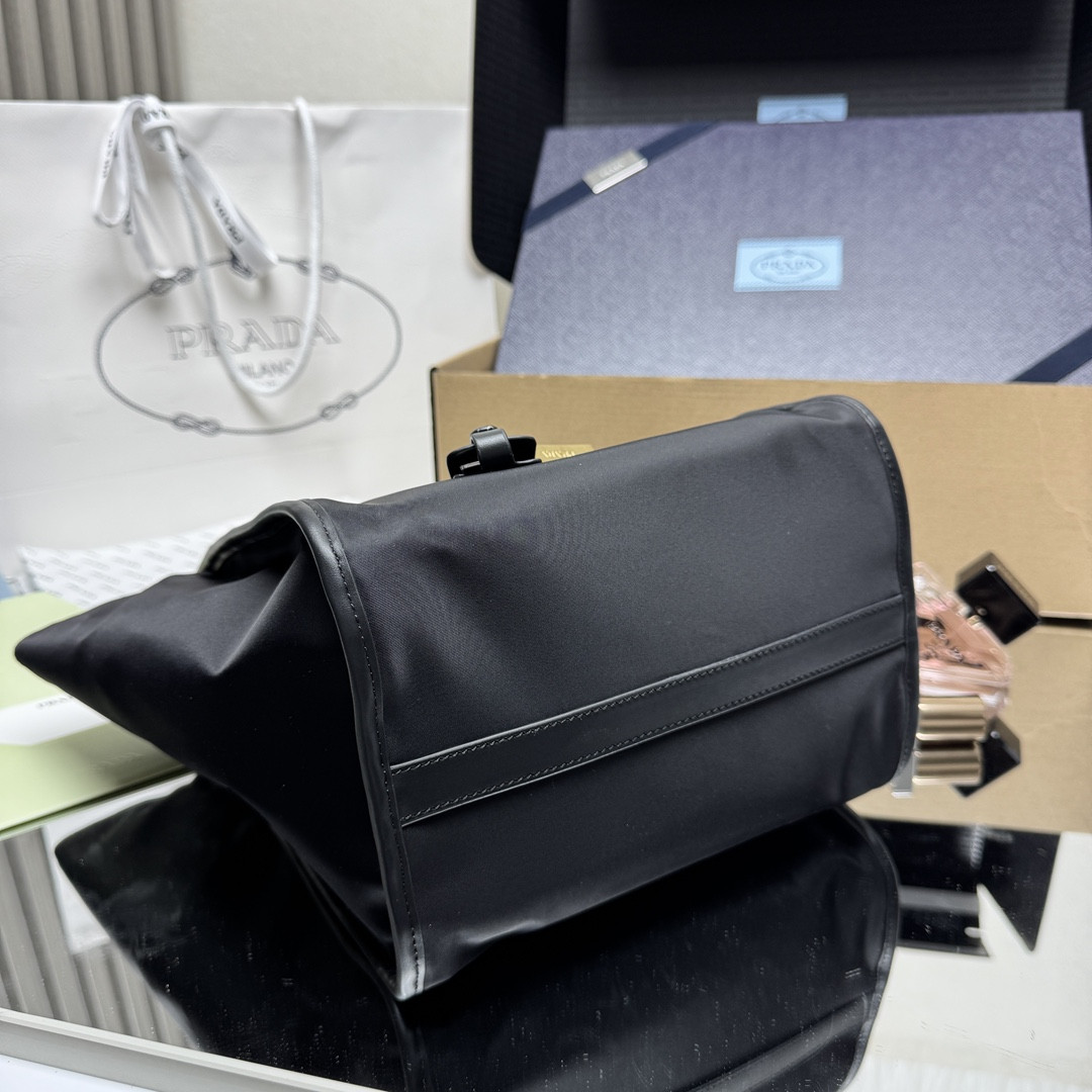 Prada Re-Nylon and leather tote bag 23x28.5x15cm
