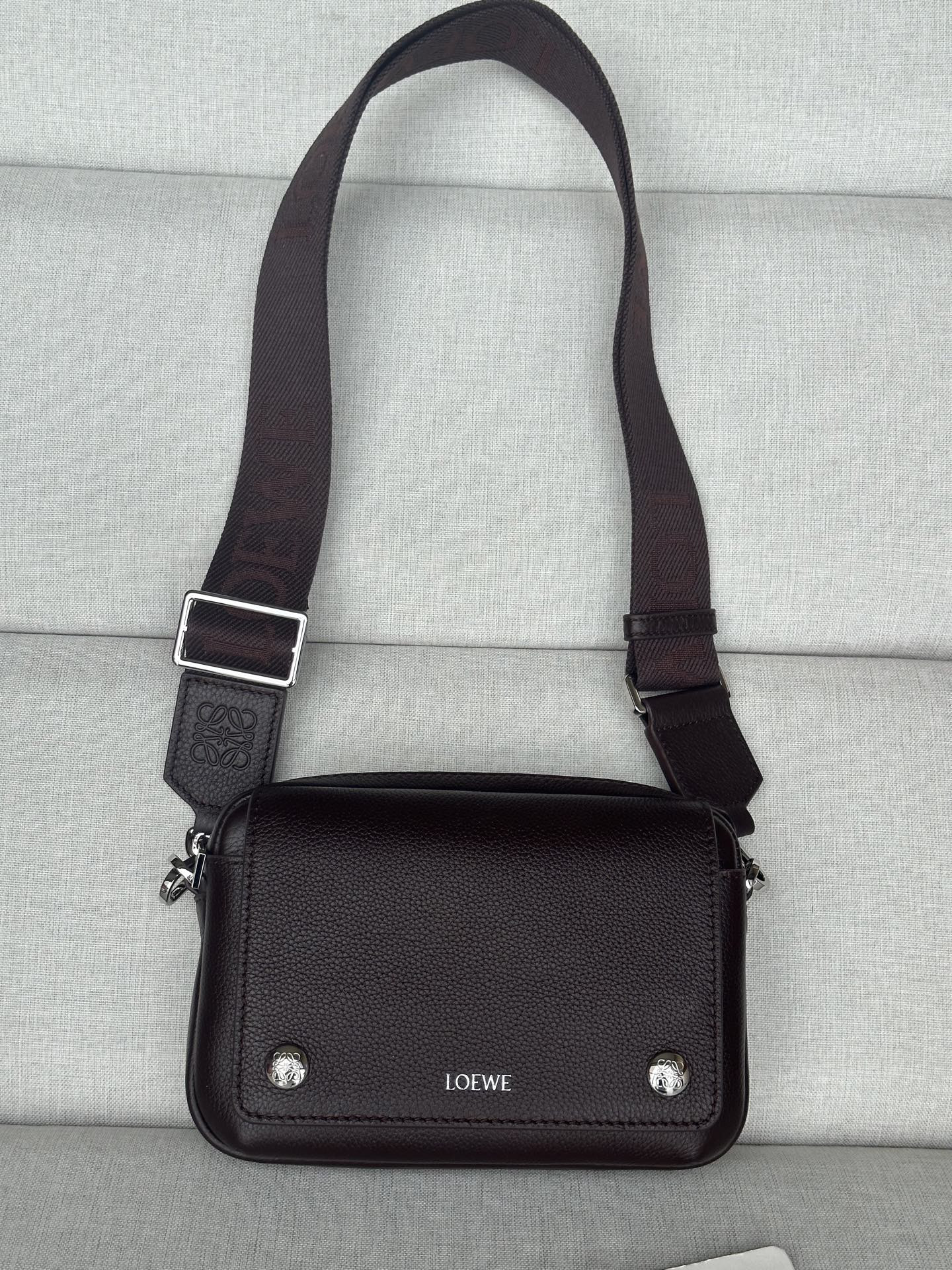 Loewe Small Pebble messenger bag in supple grained calfskin 12.5x20x6cm