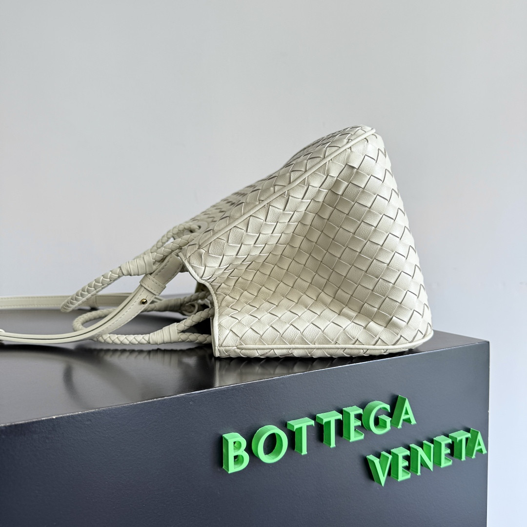Bottega Veneta Basket 18.5x31x16cm