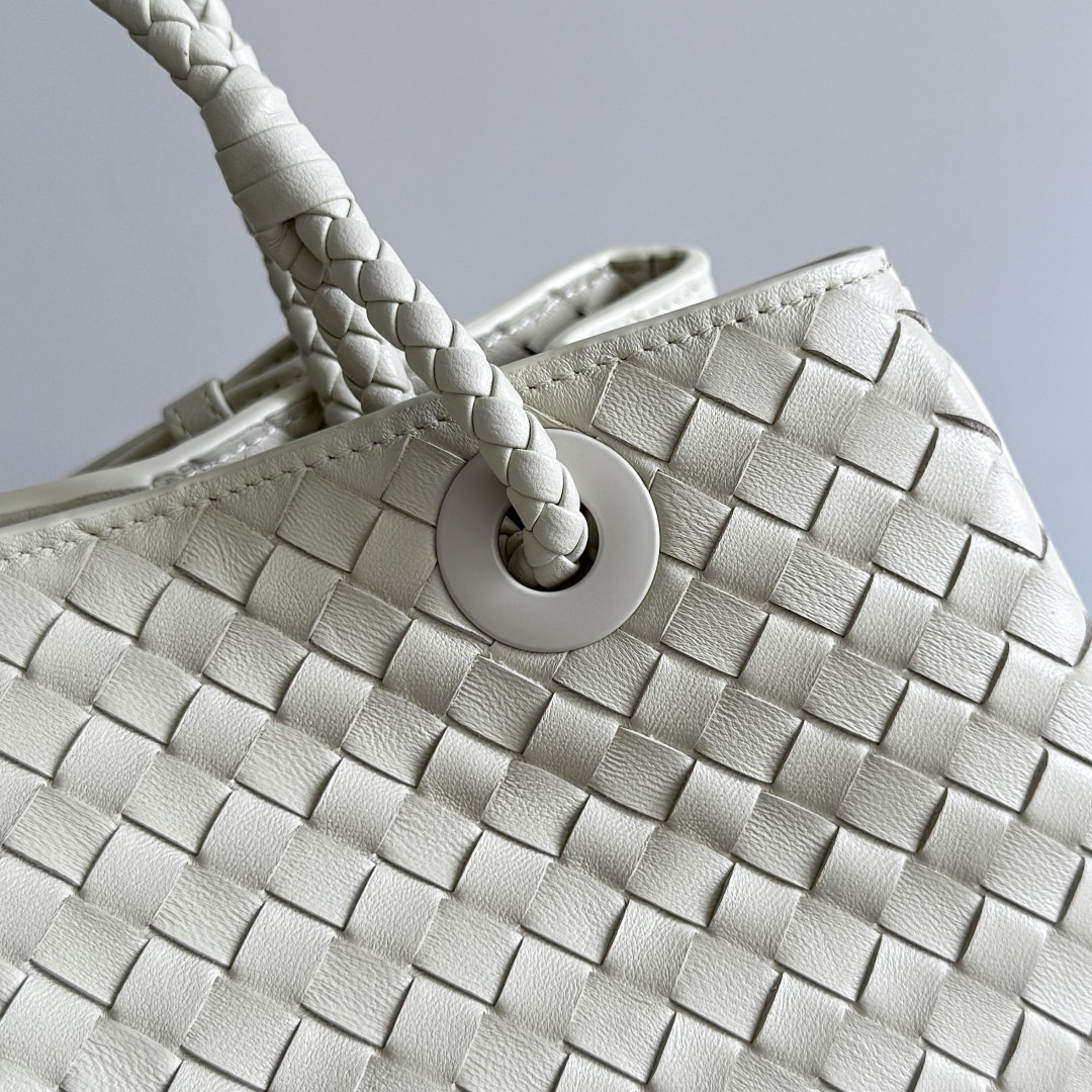 Bottega Veneta Basket 18.5x31x16cm