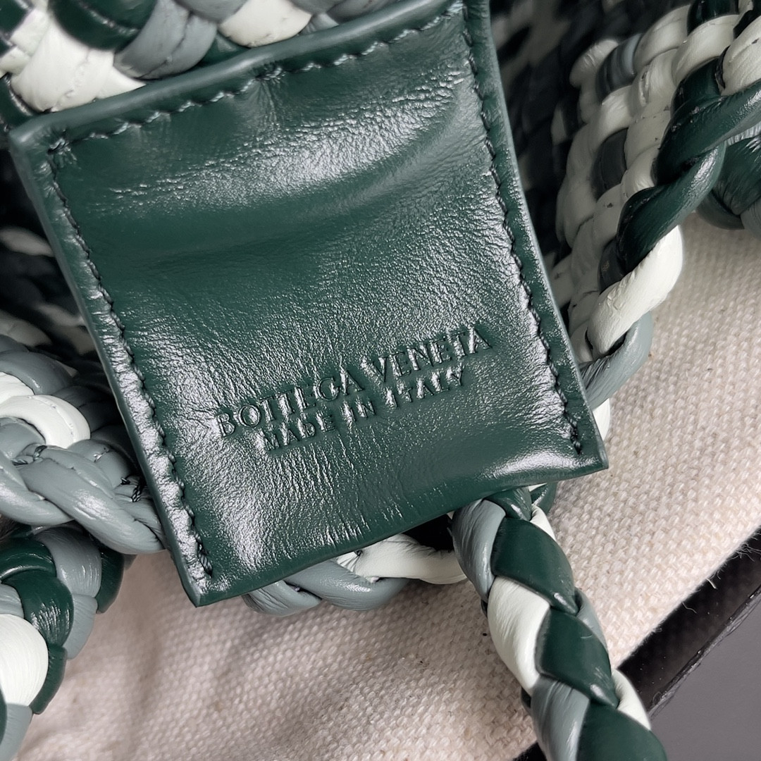 Bottega Veneta Small Tosca 16.5x20x7cm
