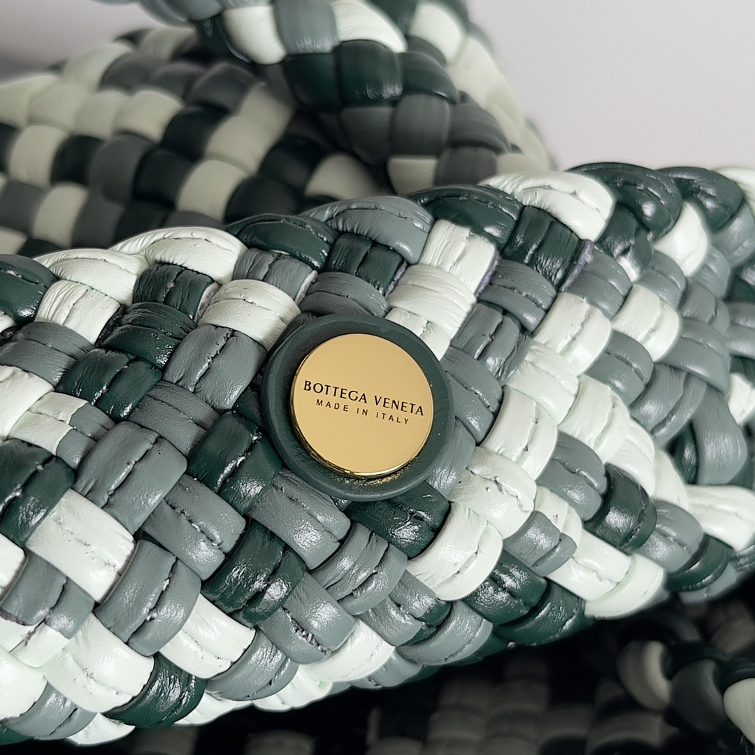 Bottega Veneta Small Tosca 16.5x20x7cm