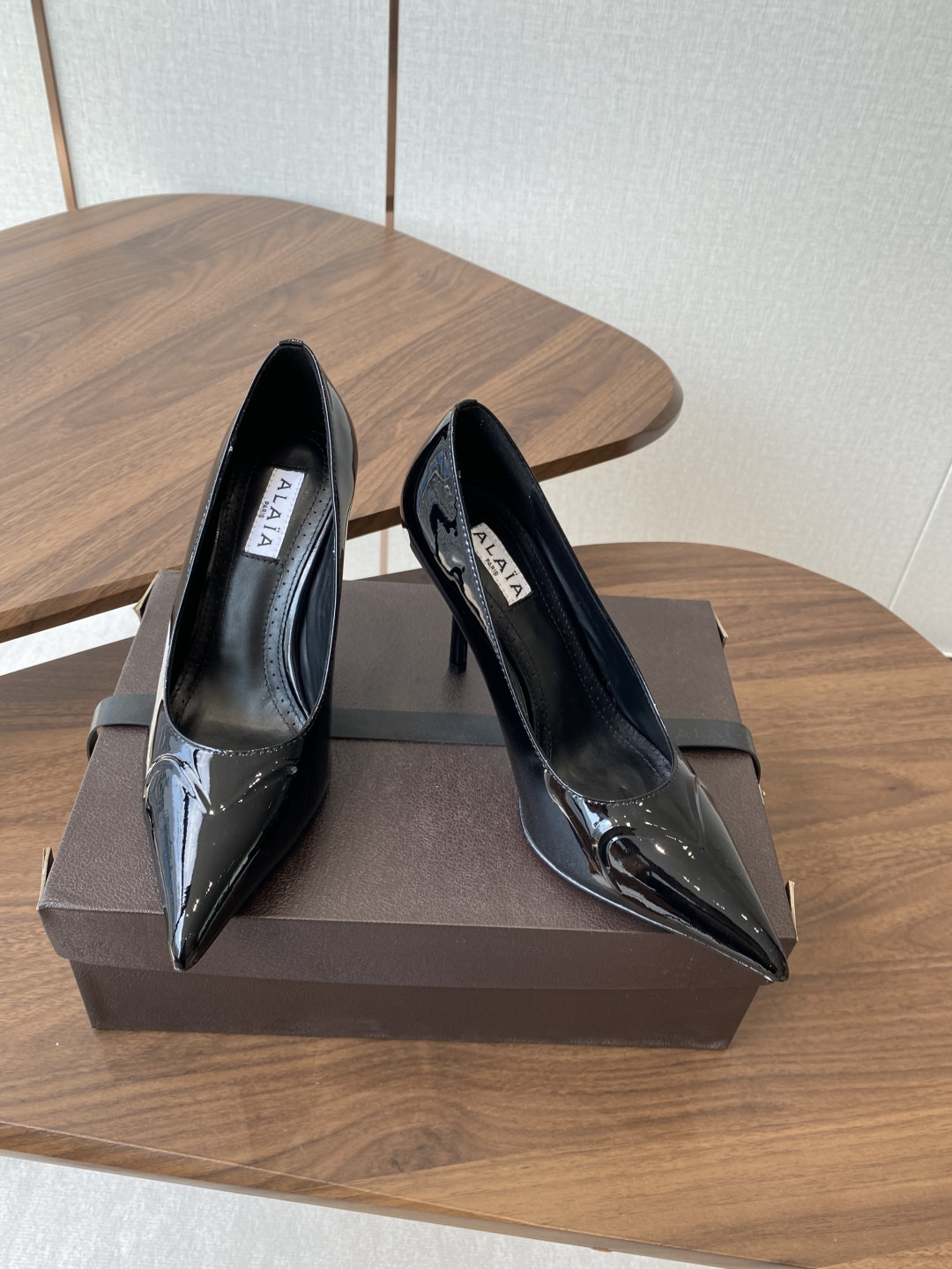UA Alaia Pointy-Toe Pumps 9cm Heel(Customized Size 7-10 days production time)