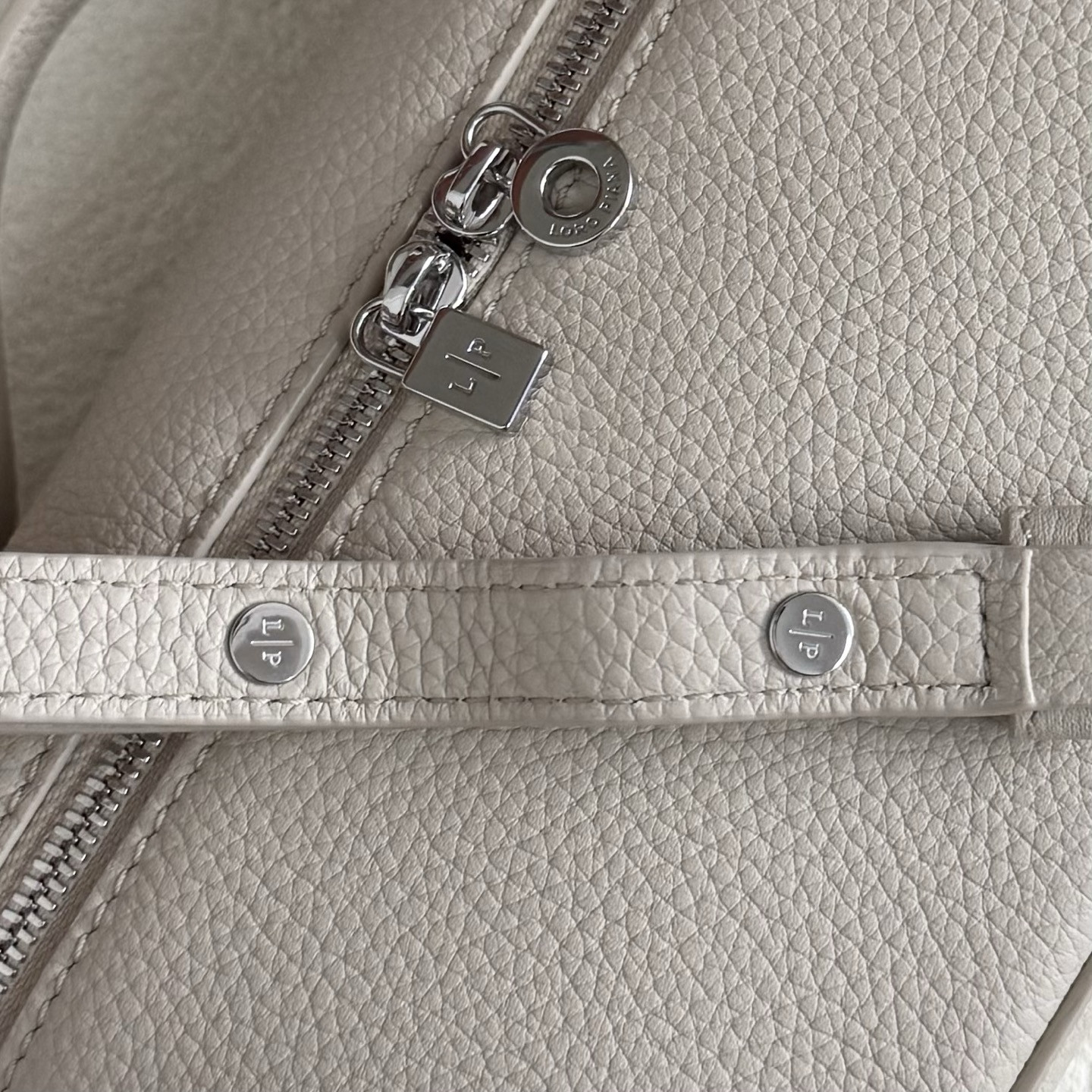 Loro Piana Extra Pocket L19 Grained Calfskin 11 x 19 x 6.5 cm