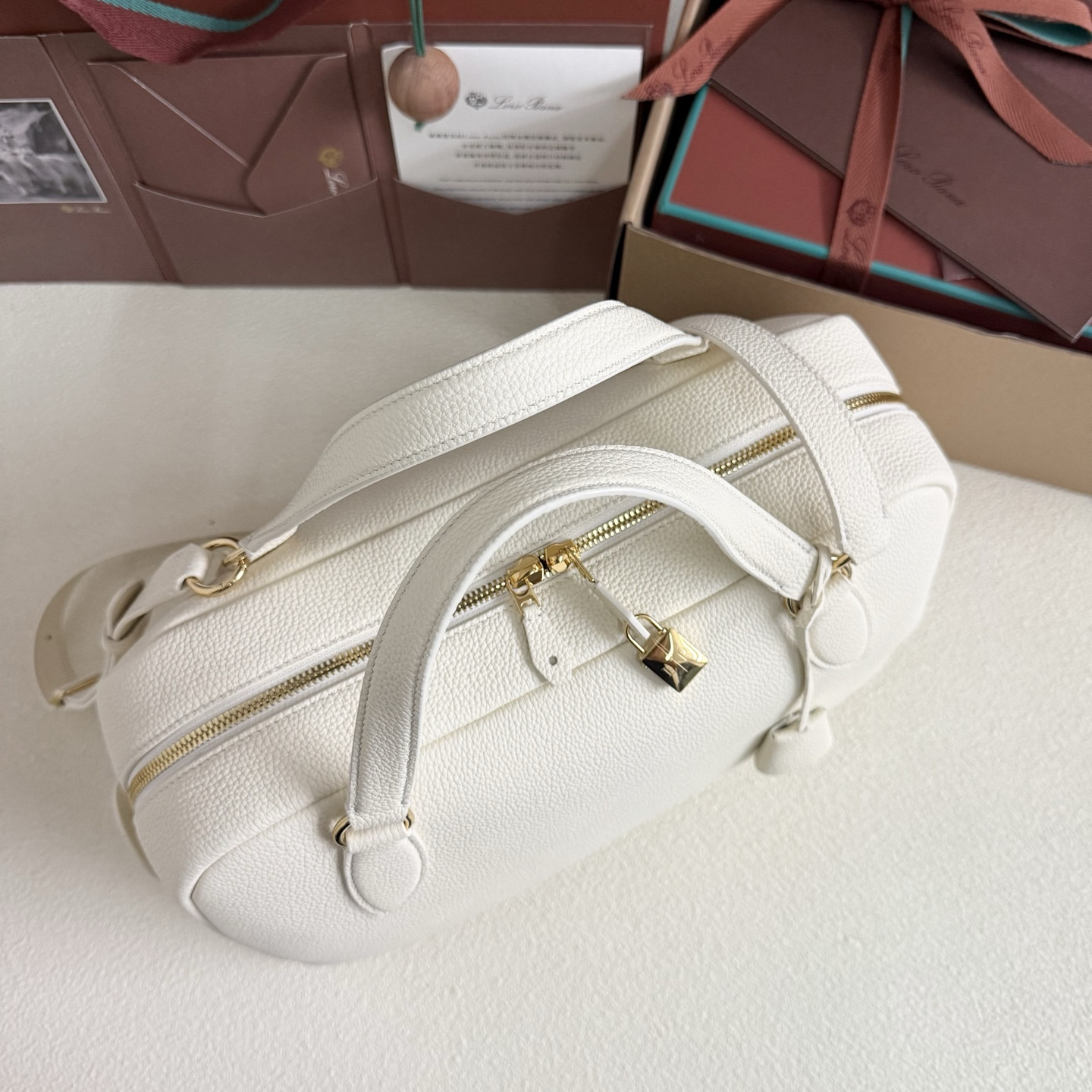 Loro Piana Needle 38x22x16cm