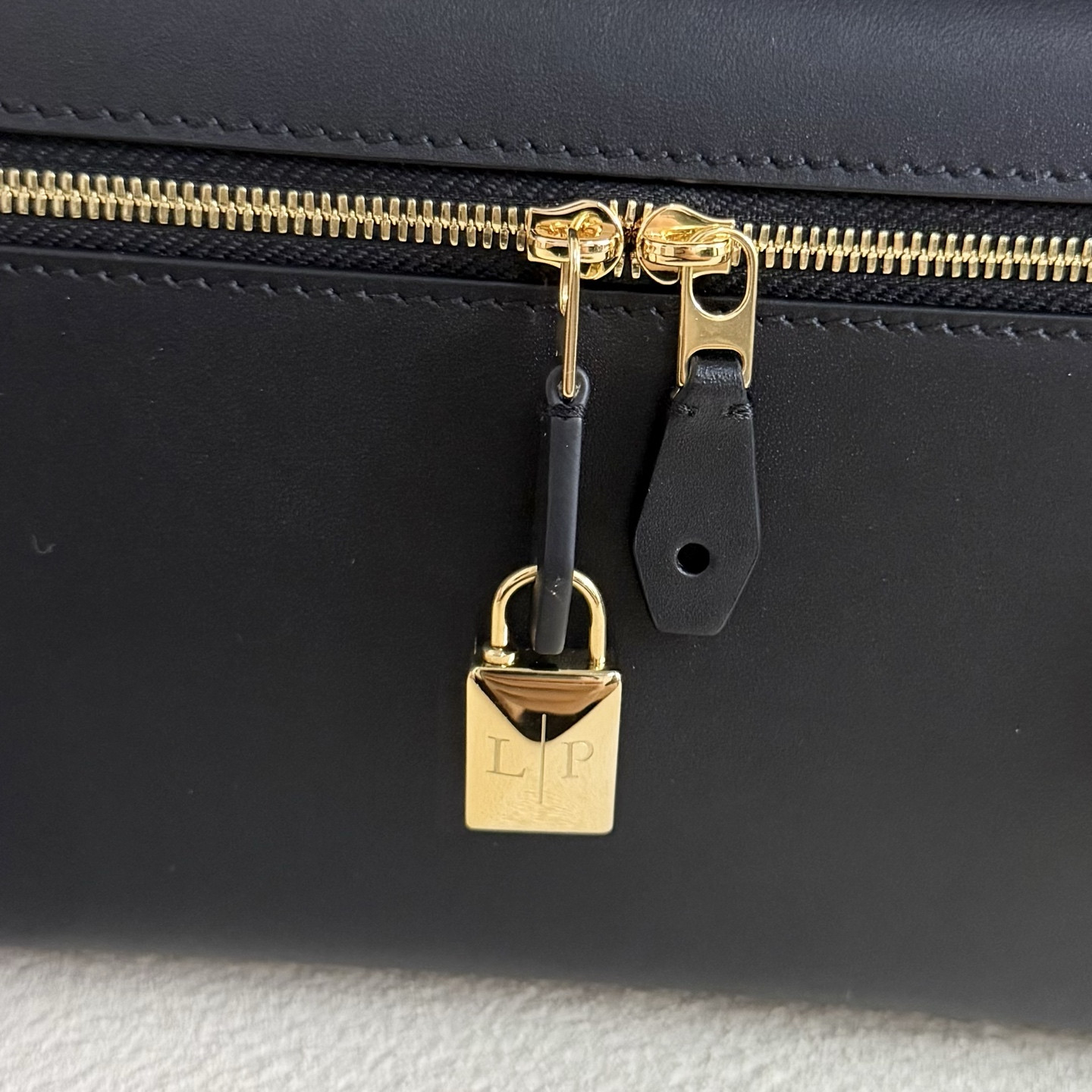 Loro Piana Extra Clutch L29 29x14x3cm