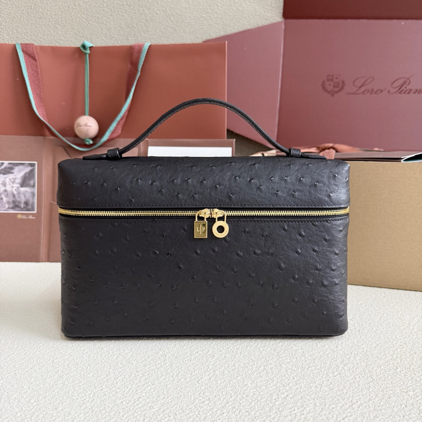 Loro Piana Extra Pocket L27 Ostrich-grained Leather 16x27x10cm